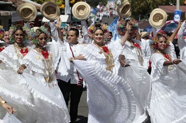 ATP: Desfile de las Mil Polleras dejará más de $22.5 millones a la región