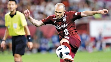 Iniesta debuta con derrota en su nueva aventura en Japón