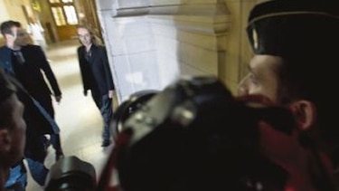 Galliano asiste a tribunal