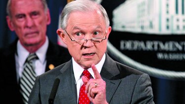 Jeff Sessions promete suprimir filtraciones en la Casa Blanca