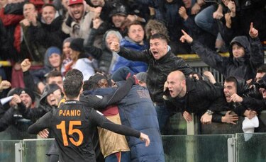 La Roma tendrá que cerrar tribunas por cantos discriminatorios