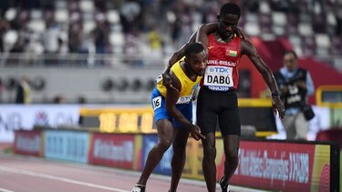 Espíritu deportivo: atleta termina la carrera con la ayuda de un rival