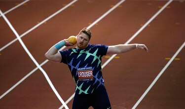 Lanzamiento de peso de Ryan Crouser fue medido erróneamente como récord mundial