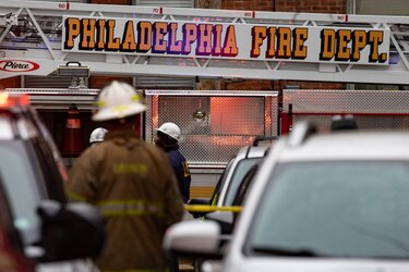Al menos 13 muertos, entre ellos 7 niños, en incendio de vivienda en Filadelfia
