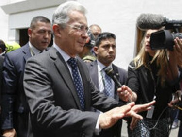 Presidente de Colombia y Álvaro Uribe inician reunión