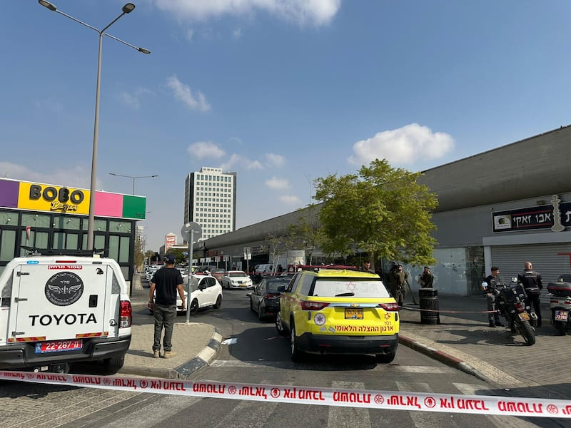 Un muerto y diez heridos en un tiroteo en una estación de autobuses del sur de Israel