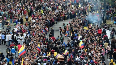 Manifestantes antigobierno liberaron a policías en Ecuador