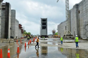 Movilizan primera compuerta hacia cámara de nuevas esclusas