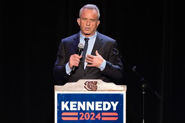 Arrestan a un hombre armado en un evento del precandidato Robert Kennedy