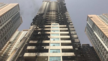 Apagan incendio en rascacielos en los Emiratos Árabes Unidos