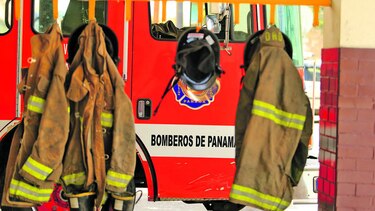 Bomberos licitarán equipos por 100 millones de dólares