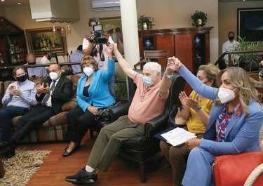 Martinelli olvidó sus malestares para hablar de política y abogó por sus hijos