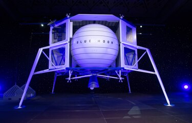 Bezos ofrece descuento de $2,000 millones a la NASA por la sonda lunar Blue Origin