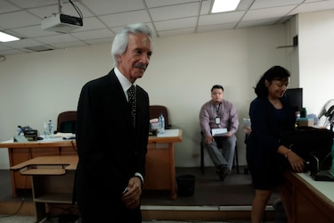 Otorgan arresto domiciliario al periodista guatemalteco José Rubén Zamora, aunque seguirá en prisión