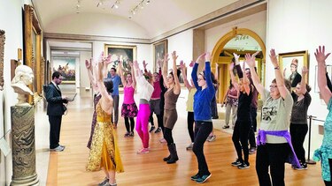 Gimnasia entre obras de arte