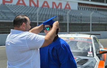 Diploma en mano y directo a la pista: Sebastián Guerra corre el mismo día de su graduación