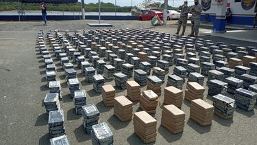 Juez ordena arresto a ocho personas por introducir droga en contenedores