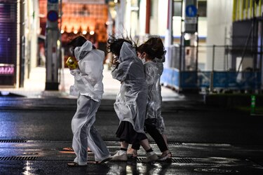 El tifón Haishen golpea Japón con vientos violentos y fuertes lluvias