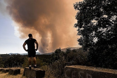 ‘Es el peor incendio de la historia de Madrid’: los fuegos sin control que han obligado a evacuar a decenas de miles de personas en el centro de España