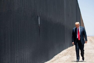 Una jueza prohíbe a Trump arrestar a migrantes en California por su color de piel