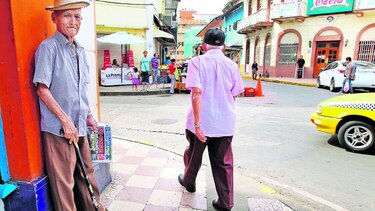 Adultos mayores, un grupo en riesgo