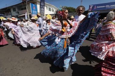 Desfile de las Mil Polleras generó $43 millones en movimiento económico, según la ATP