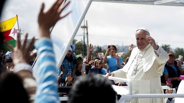 Papa Francisco recorre el parque Bicentenario de Quito tras cita con obispos
