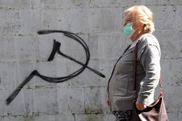 España registra menos de 100 muertos por coronavirus por primera vez en dos meses