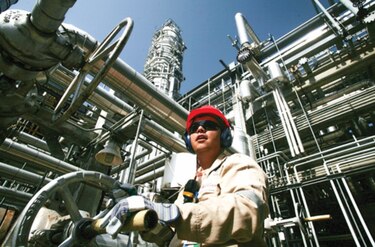 Venezuela advierte a petroleras que pueden perder concesión 