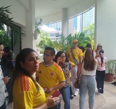 Colombianos residentes en Panamá votan en segunda vuelta para elegir presidente