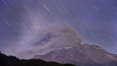 Volcán Calbuco en Chile se mantiene inestable y continúa dispersión de cenizas
