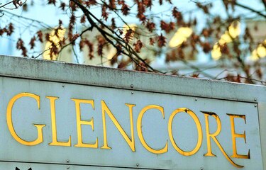 Glencore desafía la tendencia del mercado