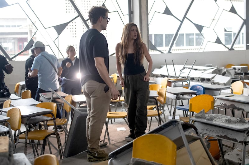 Colombia afronta una reconstrucción ‘dura’ tras el terremoto; Shakira visita zona afectada