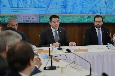 Subcomisión negociará con laboratorios una reducción a largo plazo del 30% en el precio de medicamentos