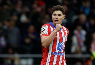 La UEFA asegura que Julián Álvarez toca dos veces el balón en el penalti anulado