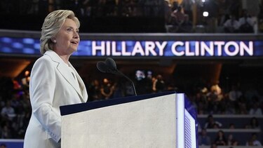 Clinton promete gobernar con mano firme en mundo peligroso