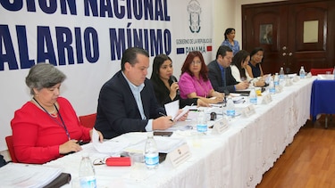Gobierno fijará salario mínimo; trabajadores y empresarios no logran acuerdo