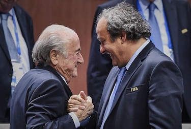 Policía suiza abre causa criminal contra Blatter; Platini está involucrado