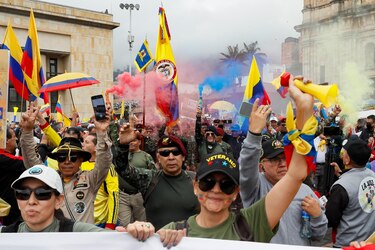Al menos 13 periodistas fueron agredidos durante protestas contra el Gobierno colombiano