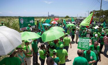 Dominicanos protestan contra construcción de termoeléctrica por Odebrecht