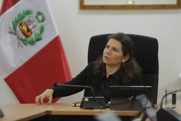 Ministra peruana propone poner pulseras con alarma a agresores machistas