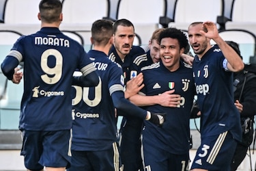 Juventus vence a Bolonia y se acerca al Milan e Inter