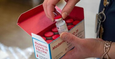 Unión Europea aprueba refuerzos de Pfizer y Moderna en personas vulnerables