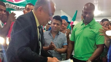 Cortés ataca a Miller; dice que su ‘planilla está muy mal’