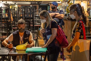 Israel vuelve casi a la normalidad con la reapertura de restaurantes