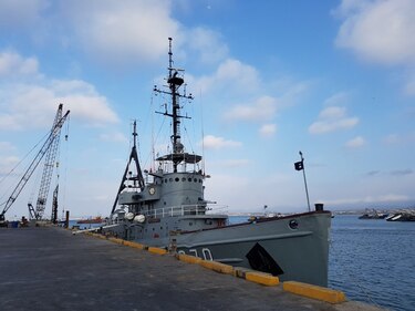 Buque de la Armada es aislado por temor al Covid-19 en Ecuador, que suma 13 casos