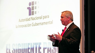 Exjefe de la AIG no justificó contrato