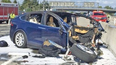 Investigan causas de accidente de Tesla en California