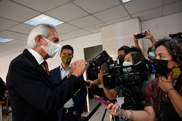 Fiscalía imputa cuatro delitos al periodista José Rubén Zamora en Guatemala