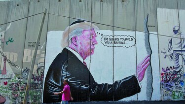 Dos murales sobre Donald Trump en Cisjordania